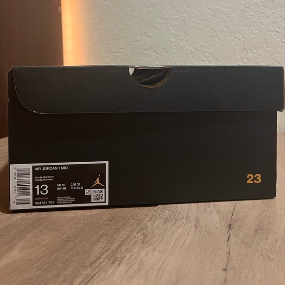 Air Jordan 1 Mid ‘Reverse Yellow Toe’ - Picture 6 of 6